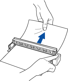 Rotation des rouleaux pour retirer le document